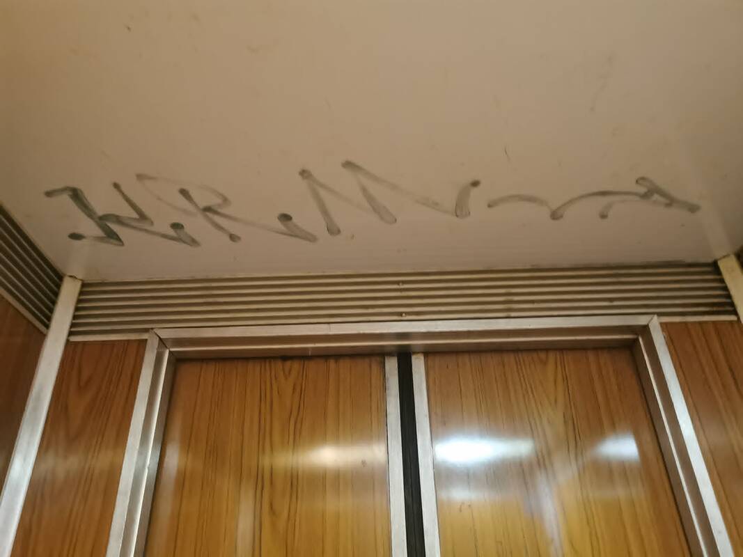 Vandalizmas: klaipėdiečiai pastebi, kad grafičiai vis dažniau atsiranda ir daugiabučių liftuose.
