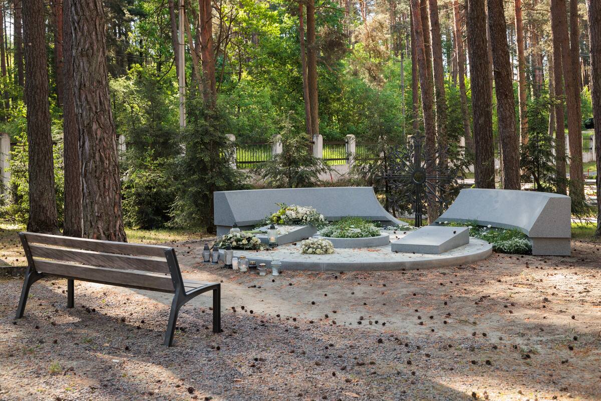 Adamkų kapavietė Petrašiūnuose