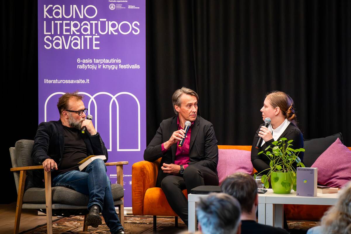 Prioritetas: A. Štegerio (viduryje) manymu, tam, kad gimtų gera literatūra, ji turi būti kuo autono miškesnė.