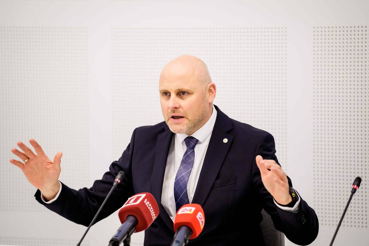 
<span>Naujasis Latvijos premjeras siūlys Lietuvai ir Estijai kurti bendrą energetikos strategiją</span>
