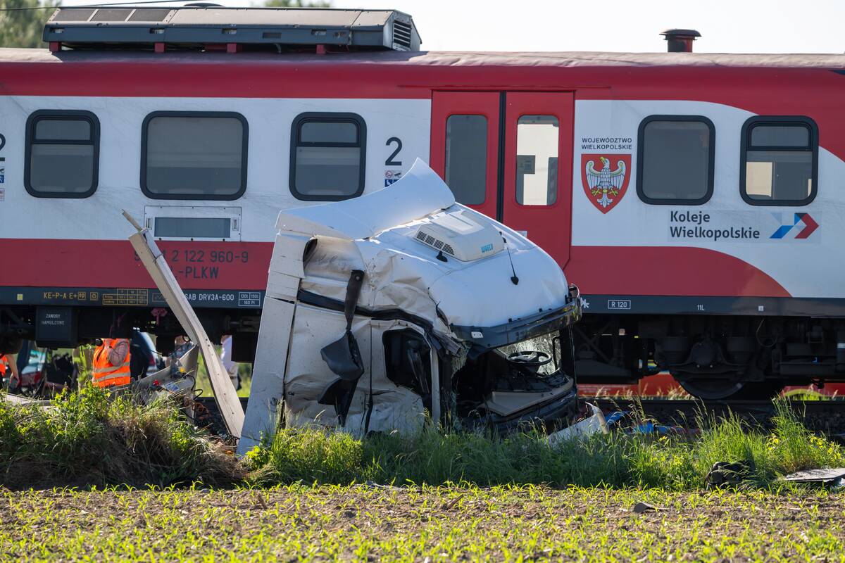 
<span>Incidentas Lenkijoje: sunkvežimis pervažoje rėžėsi į judantį traukinį</span>
