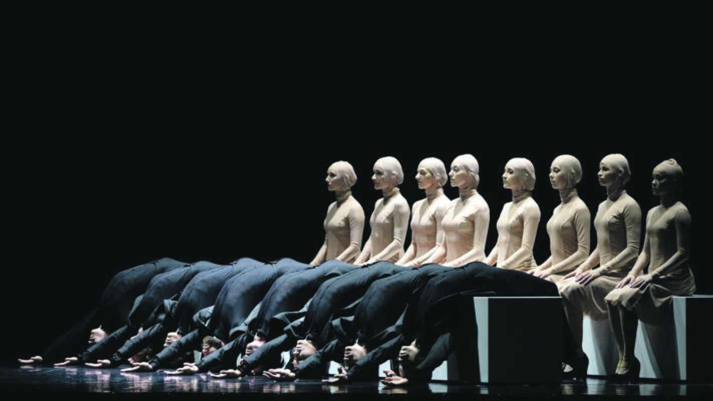 Viešnagė: Klaipėdos muzikinio teatro trupė Kaune pristatys kritikų palankių atsiliepimų sulaukusius šokio spektaklius. Nuotraukoje– diptiko „Stabat Mater. Šventasis pavasaris“ akimirka.
