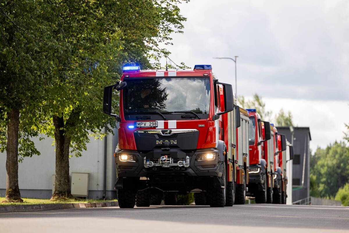 
<span>Riešės gimnazijoje kilus gaisrui, evakavosi apie 1,6 tūkst. žmonių</span>
