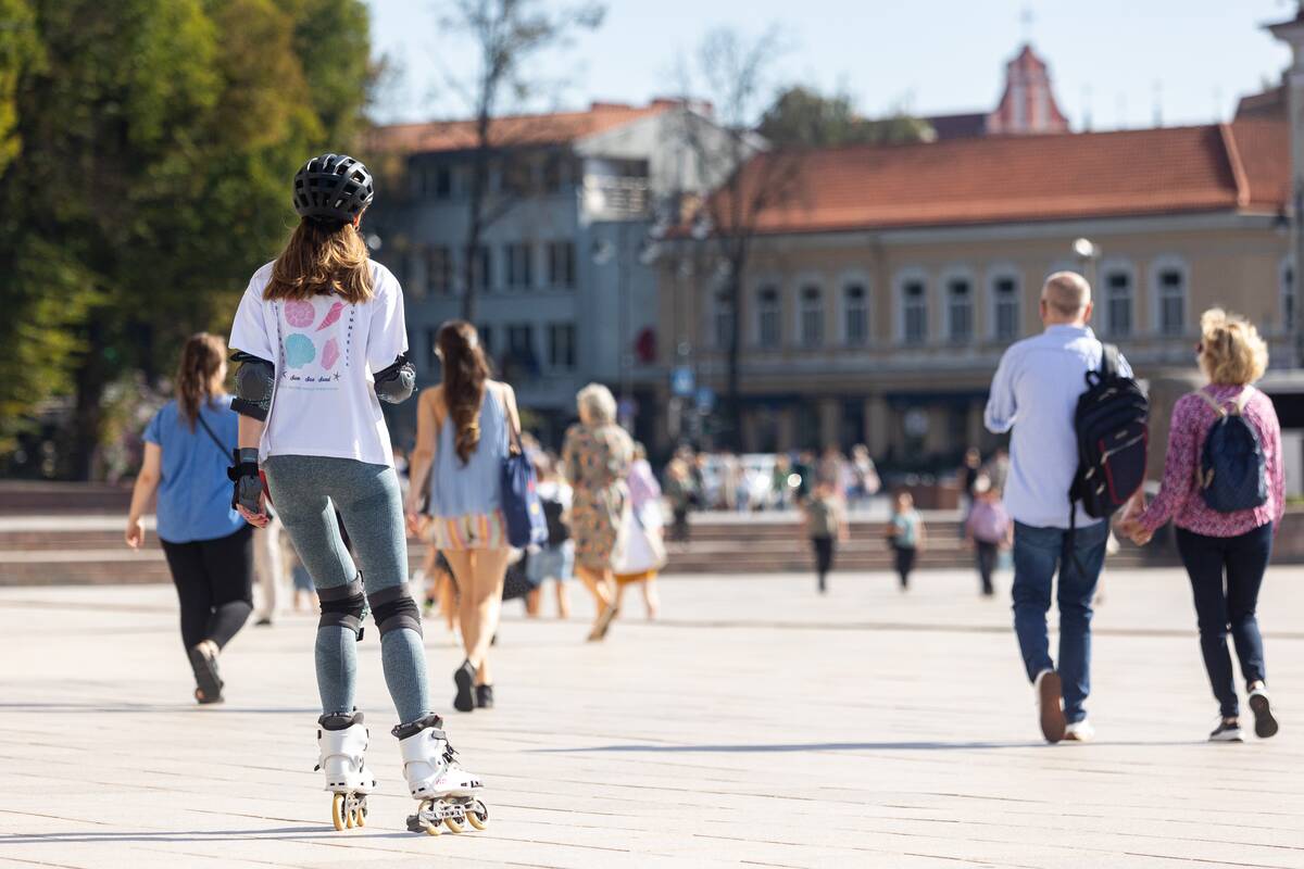 
<span>Sinoptikė: savaitgalį Lietuvą pasieks šiluma ir vasariškos liūtys</span>
