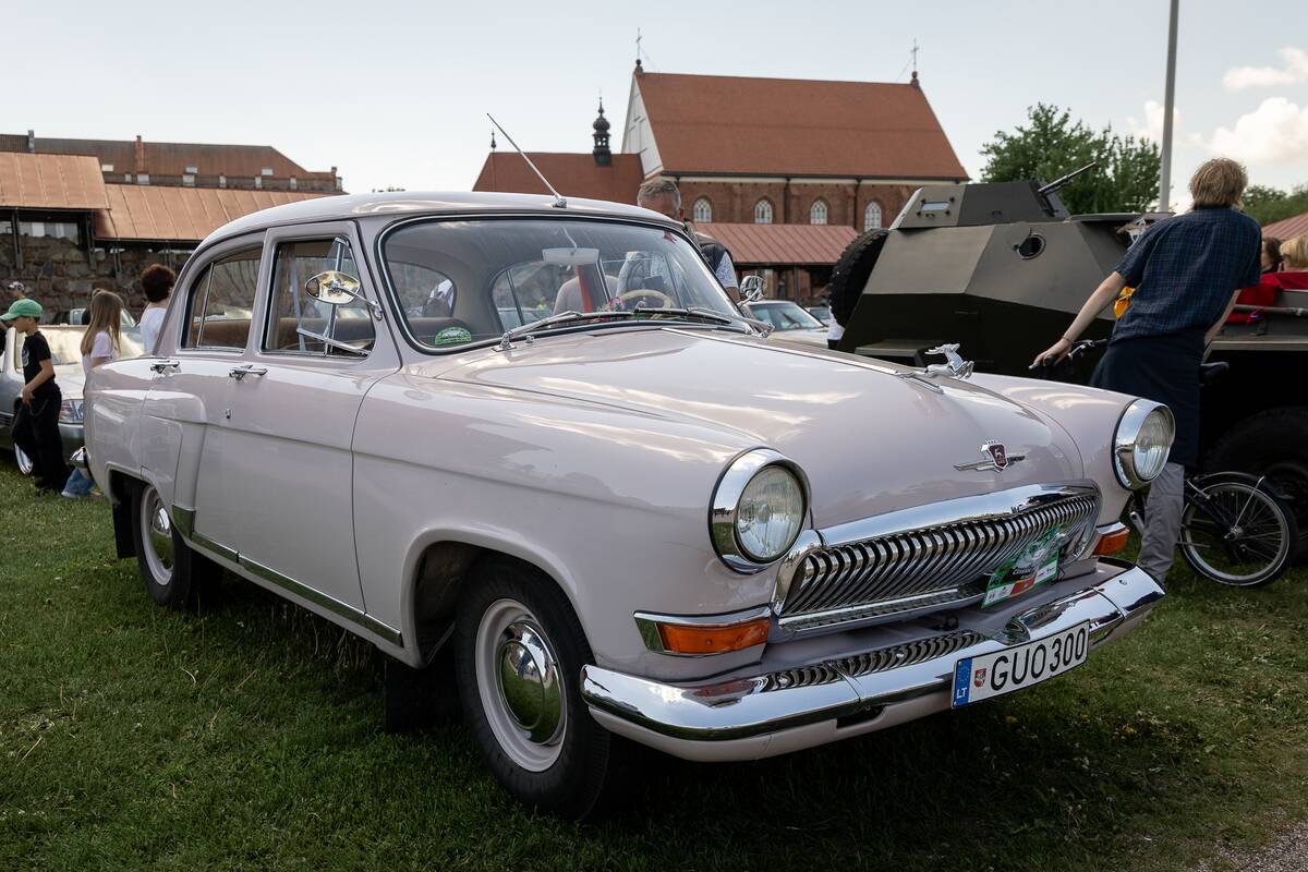 Klasikinių automobilių paroda prie Kauno pilies
