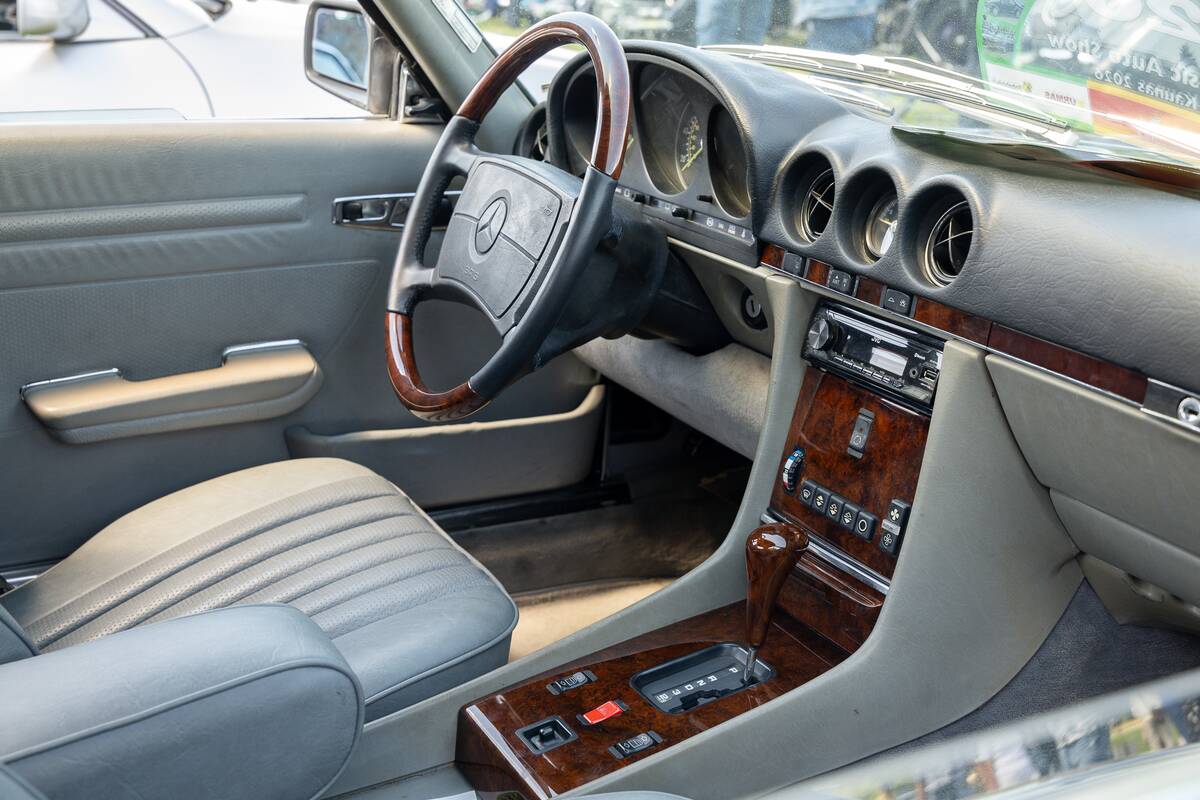 Klasikinių automobilių paroda prie Kauno pilies