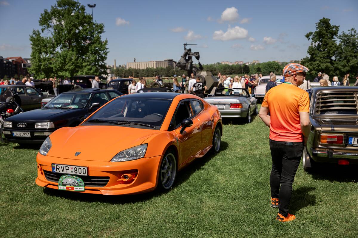 Klasikinių automobilių paroda prie Kauno pilies