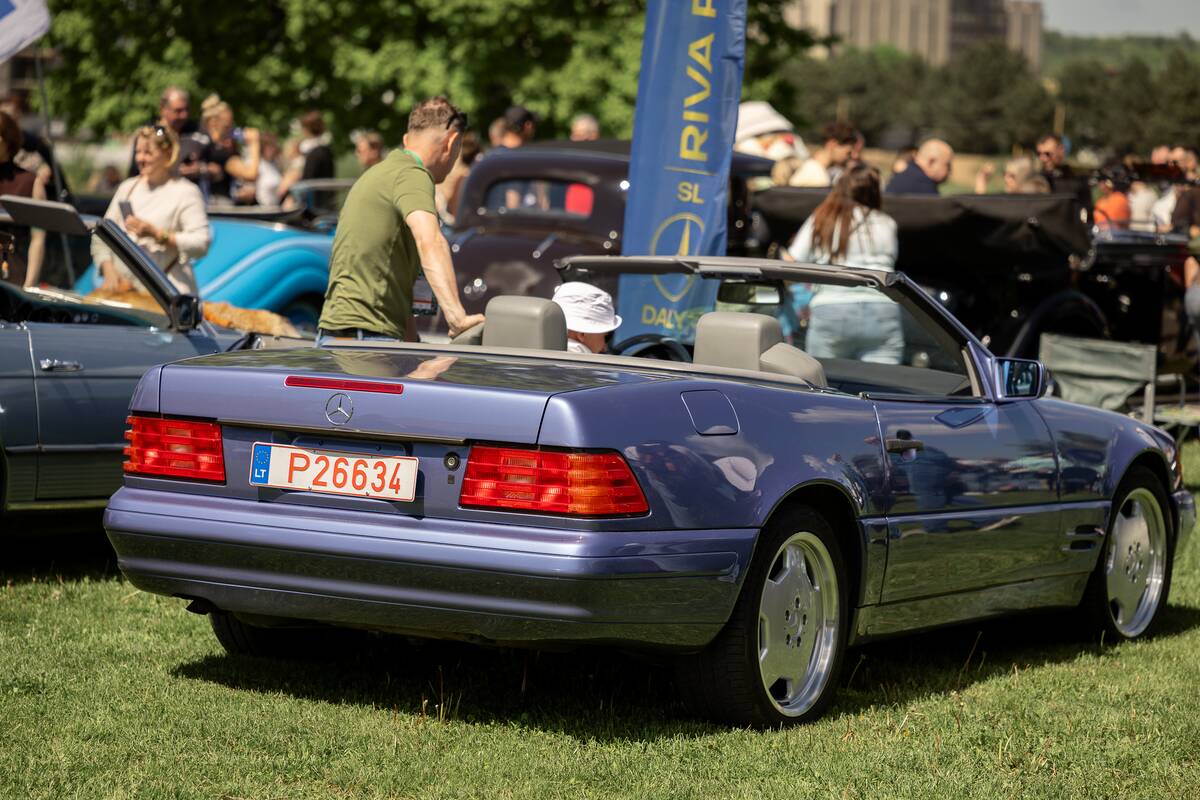 Klasikinių automobilių paroda prie Kauno pilies