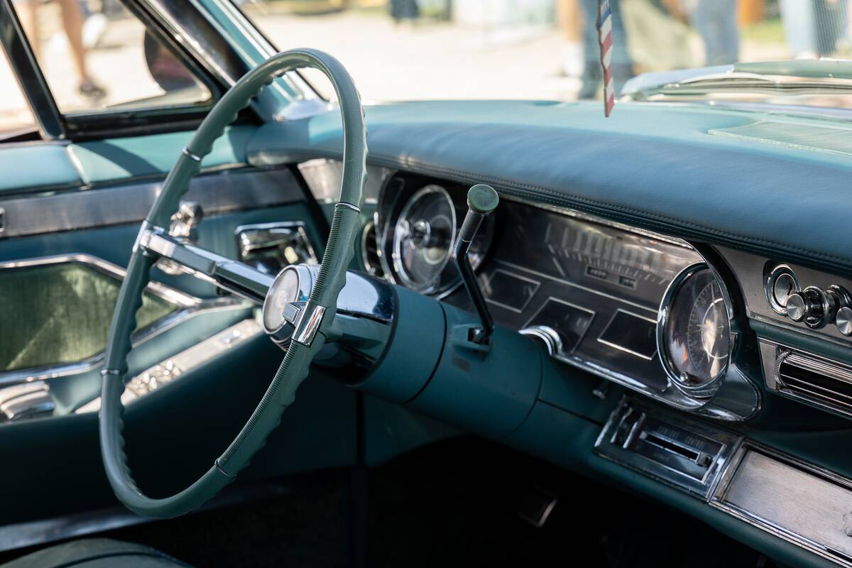 Klasikinių automobilių paroda prie Kauno pilies
