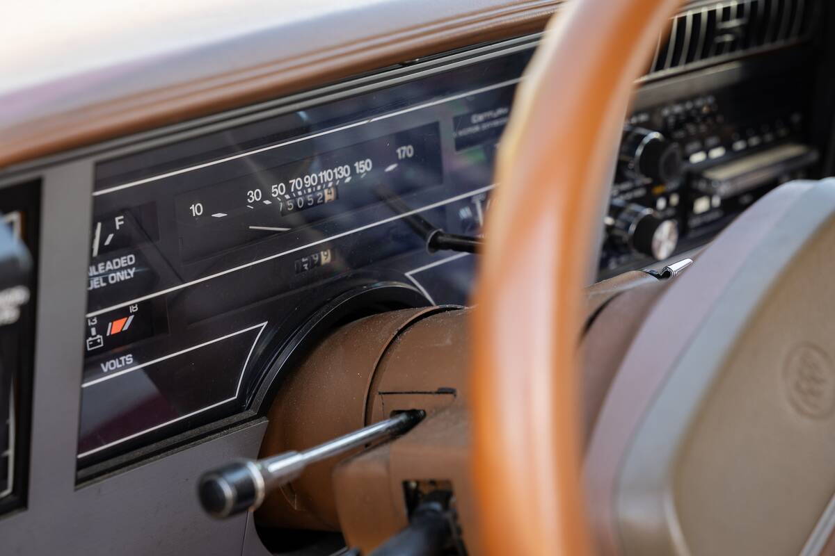 Klasikinių automobilių paroda prie Kauno pilies