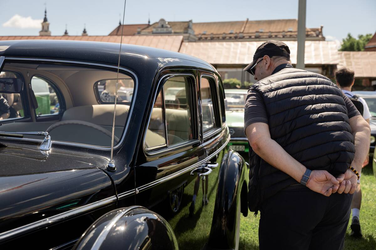 Klasikinių automobilių paroda prie Kauno pilies