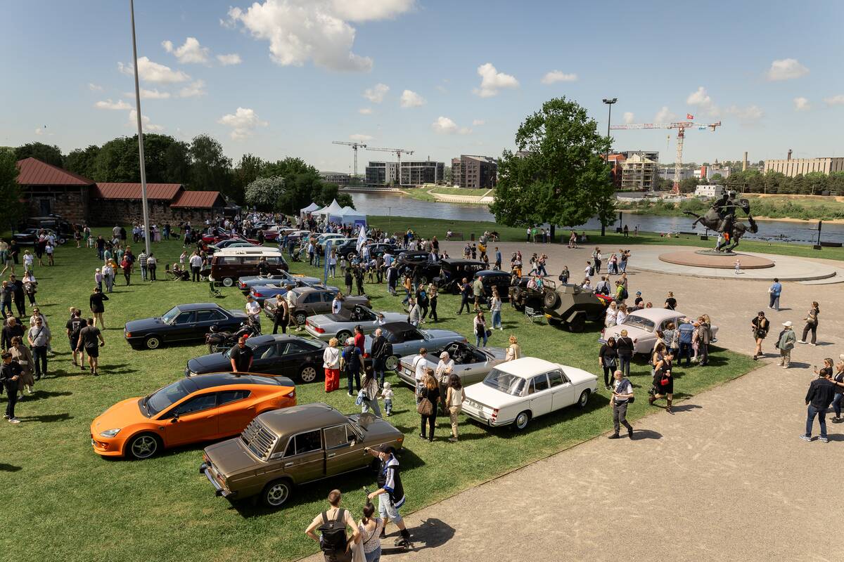 Klasikinių automobilių paroda prie Kauno pilies