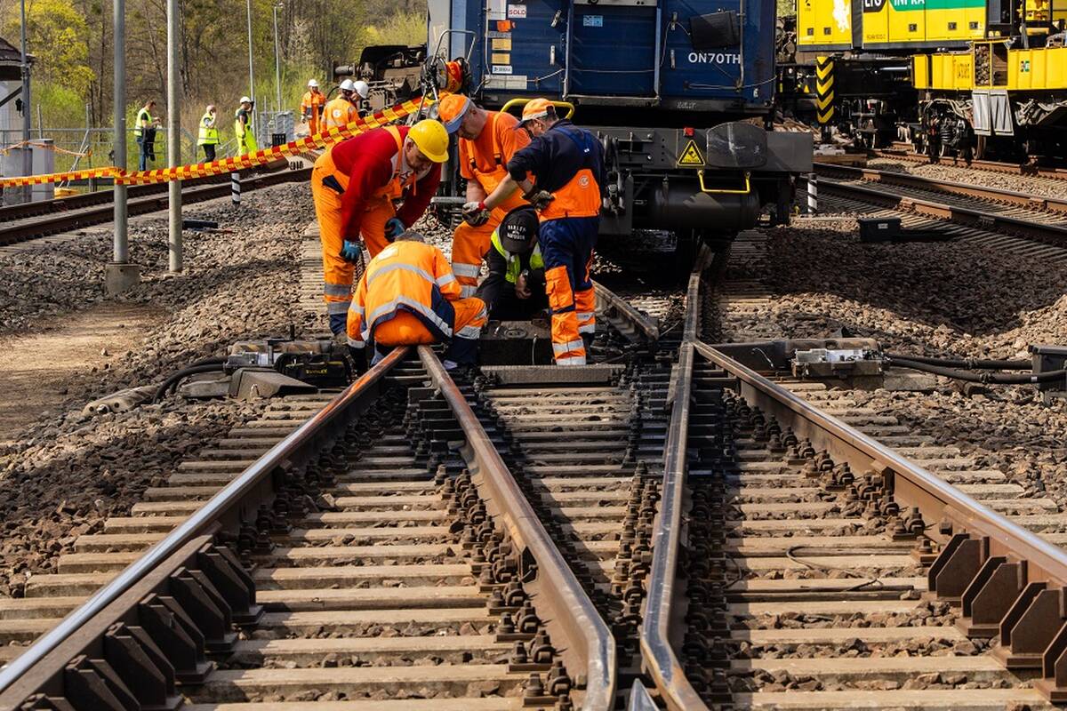 
<span>Po traukinio avarijos geležinkelio remonto darbai kainuos apie 8 mln. eurų</span>
