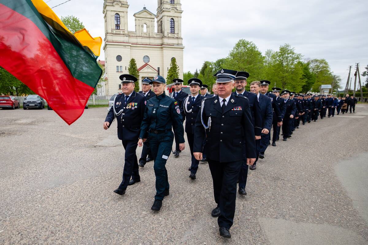 Proga: pirmoji šalyje savanorių ugniagesių komanda švenčia veiklos dešimtmetį.