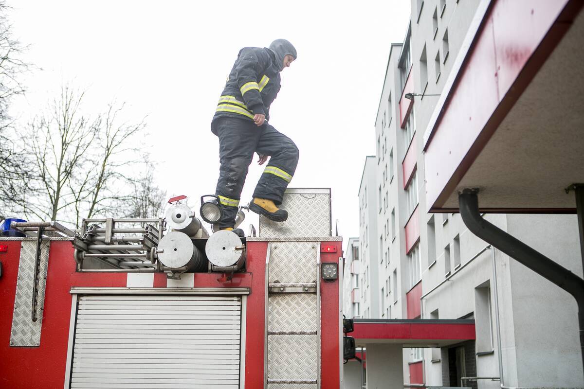 
<span>Gesinti dvylikaaukščio atskubėję ugniagesiai pateko į neeilinius spąstus</span>
