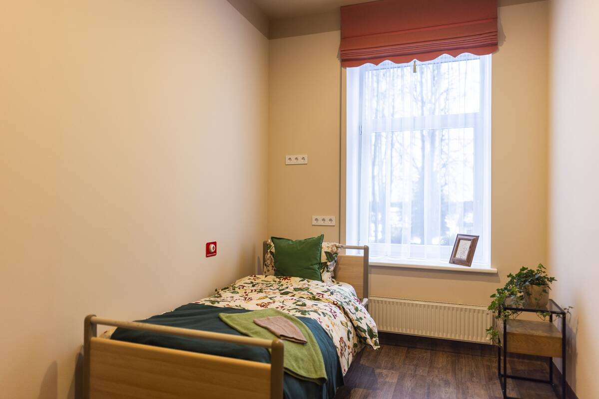 
<span>Buvusi Lauksargių mokykla Tauragės rajone virs senelių namais</span>
