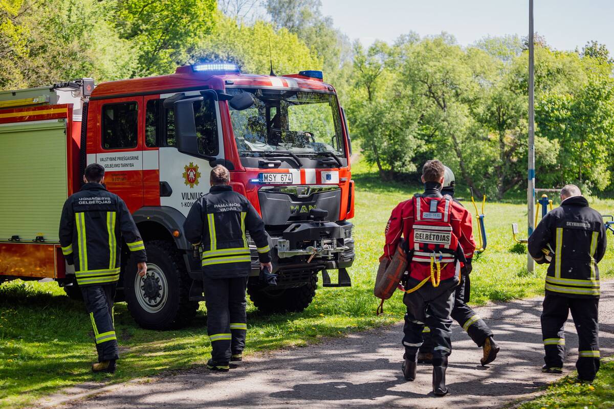 
<span>Stovykloje Lazdijų rajone kilo gaisras: buvo evakuoti 52 vaikai</span>
