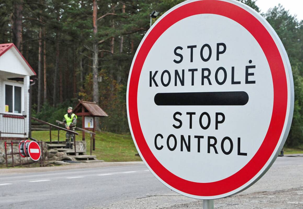 
<span>Eritrėjos pilietis kaltinamas organizavęs dviejų etiopių su svetimais dokumentais gabenimą per sieną</span>
