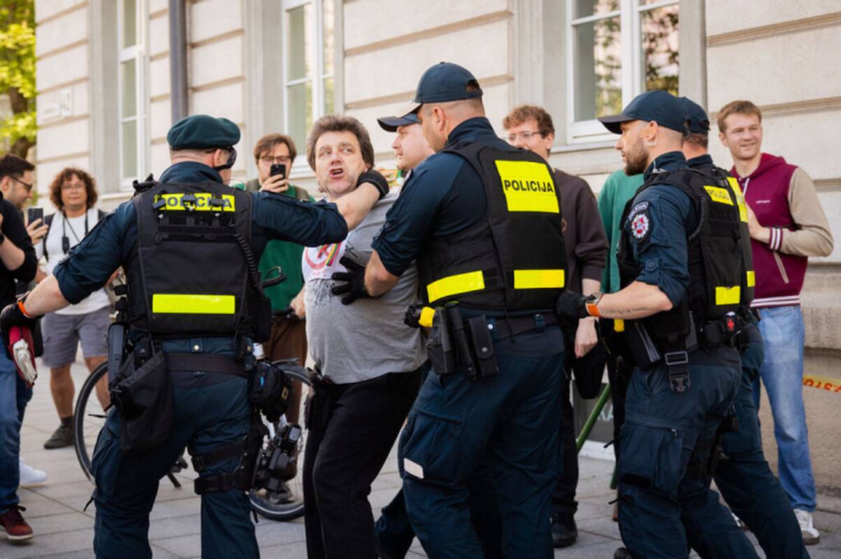 
<span>Policija: per „Lithuanian Pride“ eitynes teisės pažeidimus padarė aštuoni asmenys</span>
