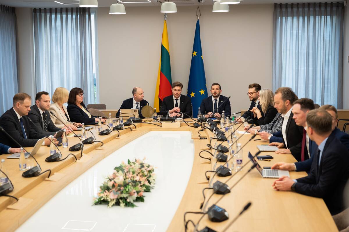 
<span>Socdemų ir demokratų lyderiai patenkinti koalicijos derybomis, jas baigti ketina kitą savaitę</span>
