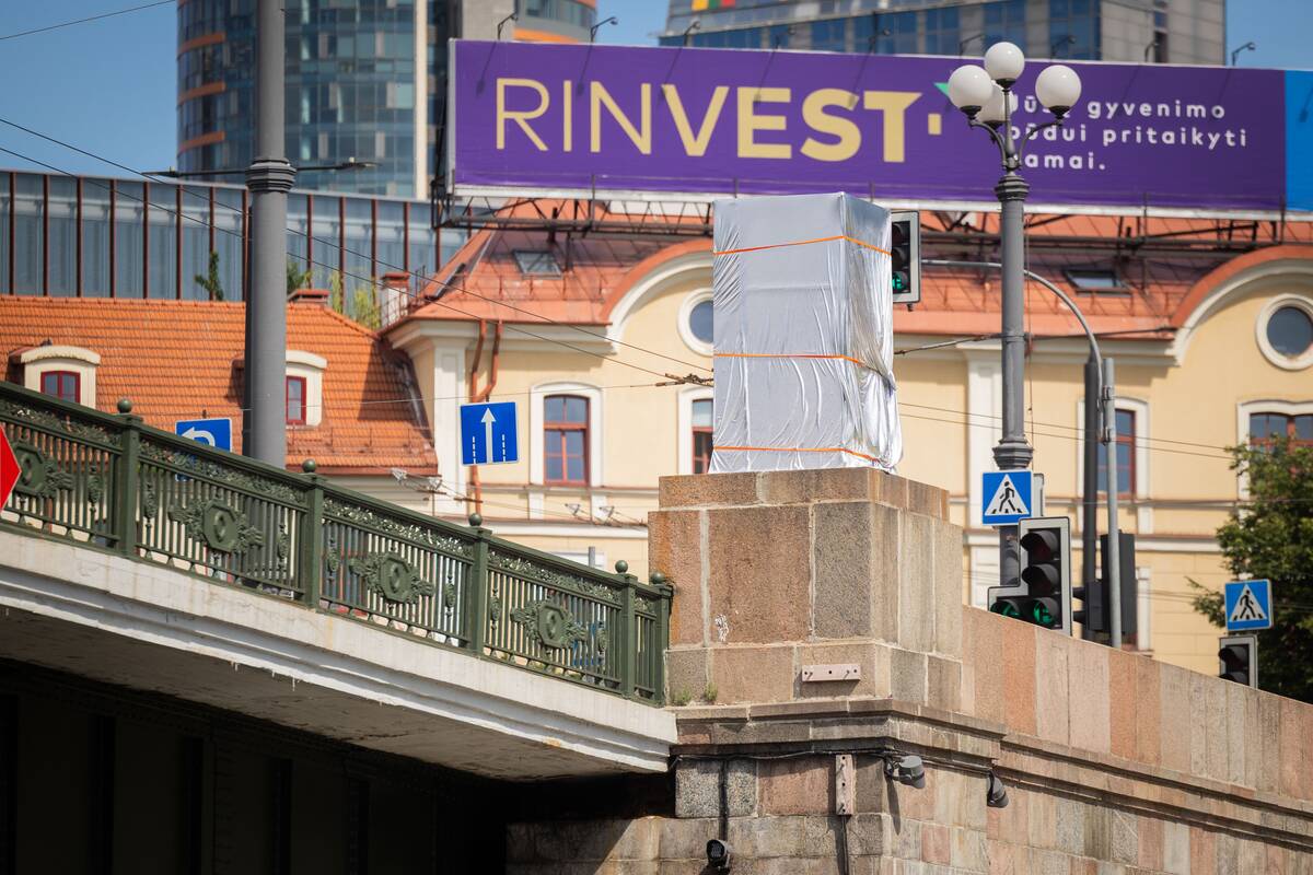 Ant Vilniaus Žaliojo tilto iškilo skulptūros tobuliems vaikams
