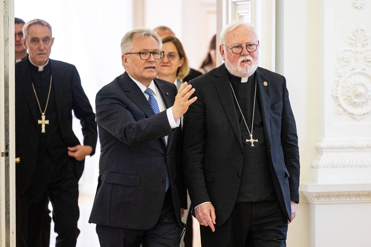 Prezidentas įteikė valstybinį apdovanojimą  Paului Richardui Gallagheriui