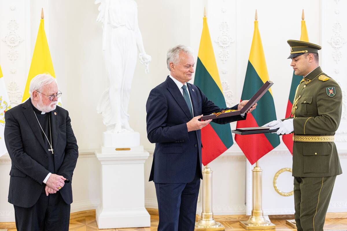 Prezidentas įteikė valstybinį apdovanojimą  Paului Richardui Gallagheriui