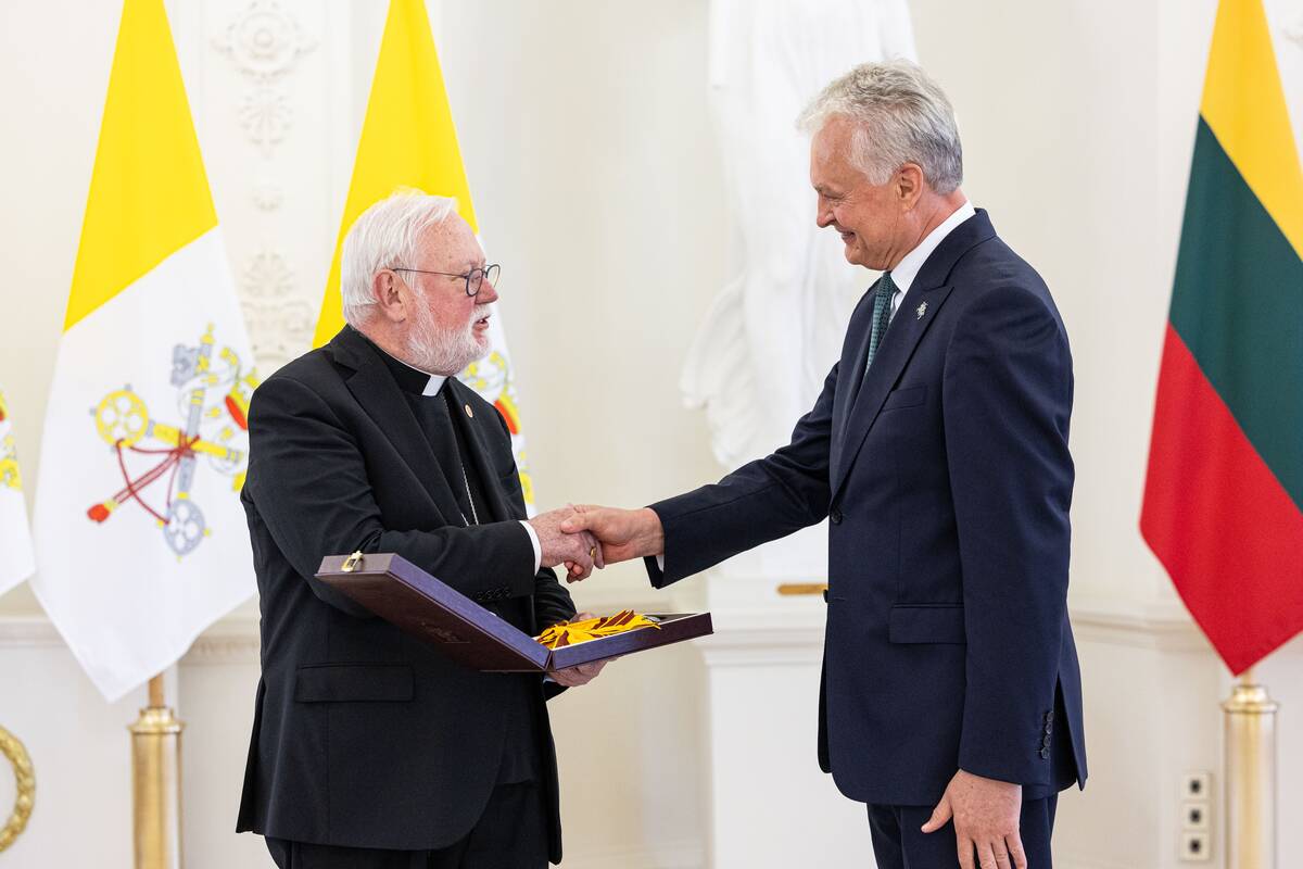 Prezidentas įteikė valstybinį apdovanojimą  Paului Richardui Gallagheriui
