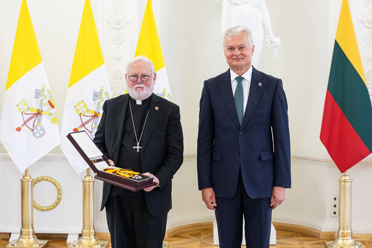 Prezidentas įteikė valstybinį apdovanojimą  Paului Richardui Gallagheriui