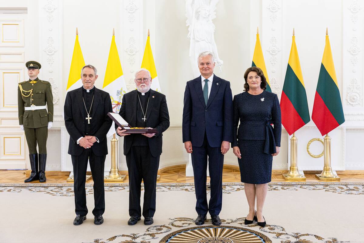 Prezidentas įteikė valstybinį apdovanojimą  Paului Richardui Gallagheriui