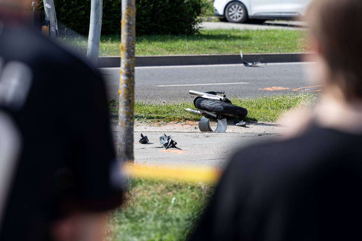 Tragiška avarija Vilniuje: žuvo su vilkiku susidūręs motociklininkas