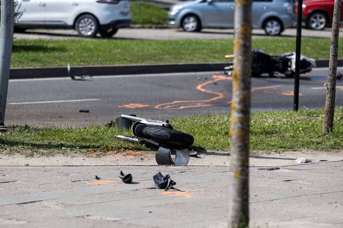 Tragiška avarija Vilniuje: žuvo su vilkiku susidūręs motociklininkas