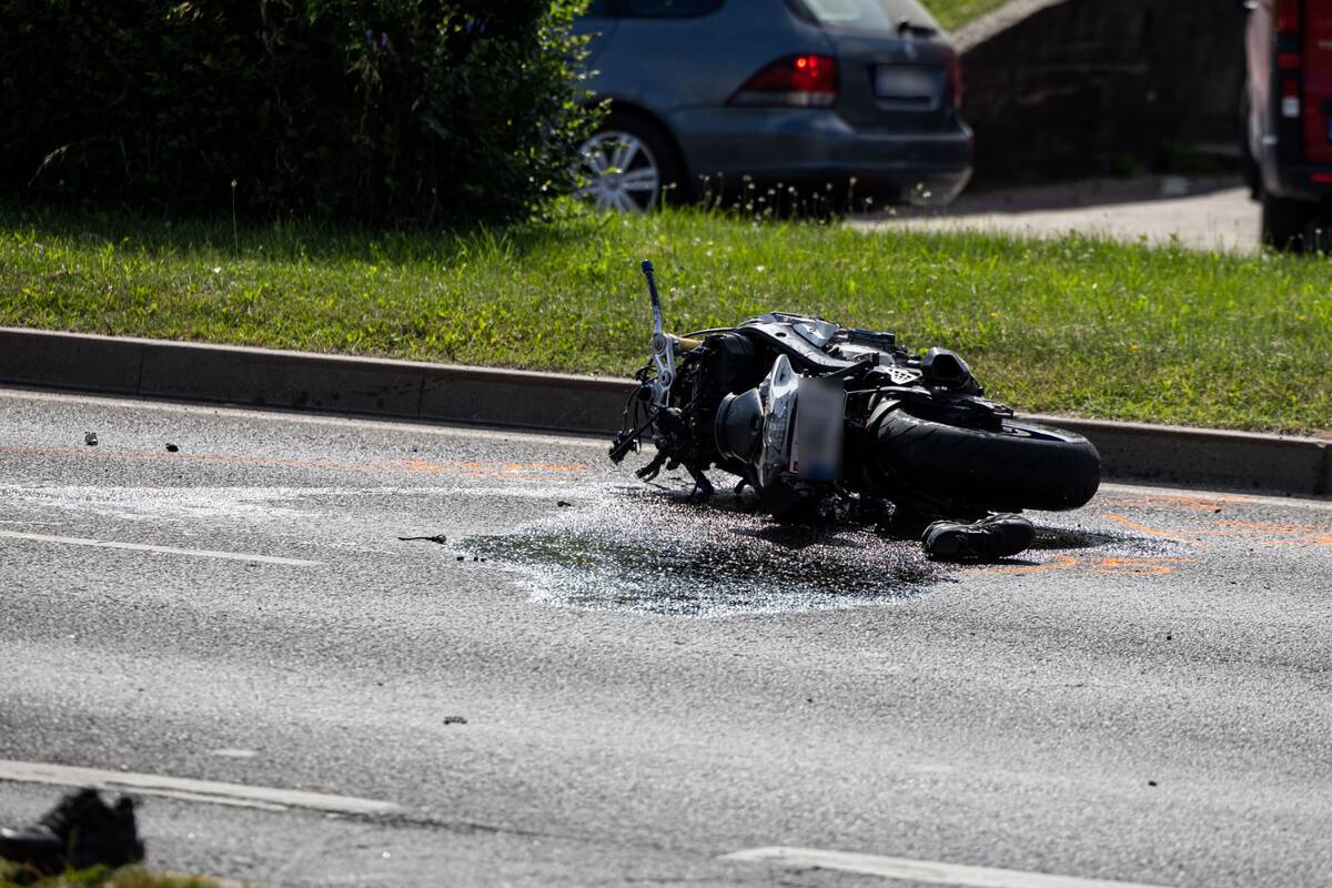 Tragiška avarija Vilniuje: žuvo su vilkiku susidūręs motociklininkas