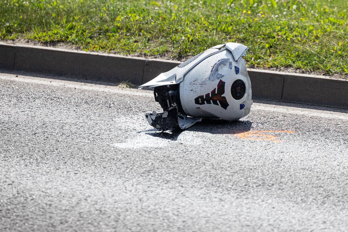 Tragiška avarija Vilniuje: žuvo su vilkiku susidūręs motociklininkas