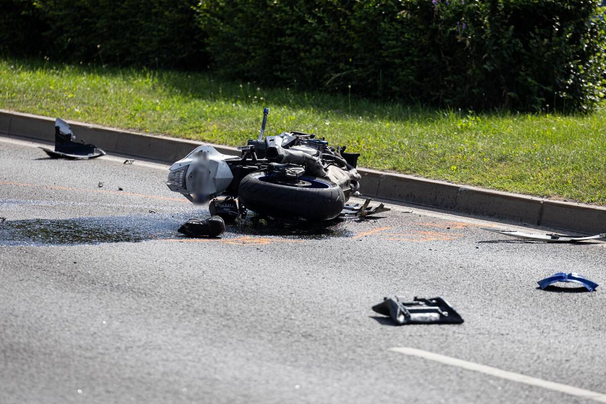 Tragiška avarija Vilniuje: žuvo su vilkiku susidūręs motociklininkas