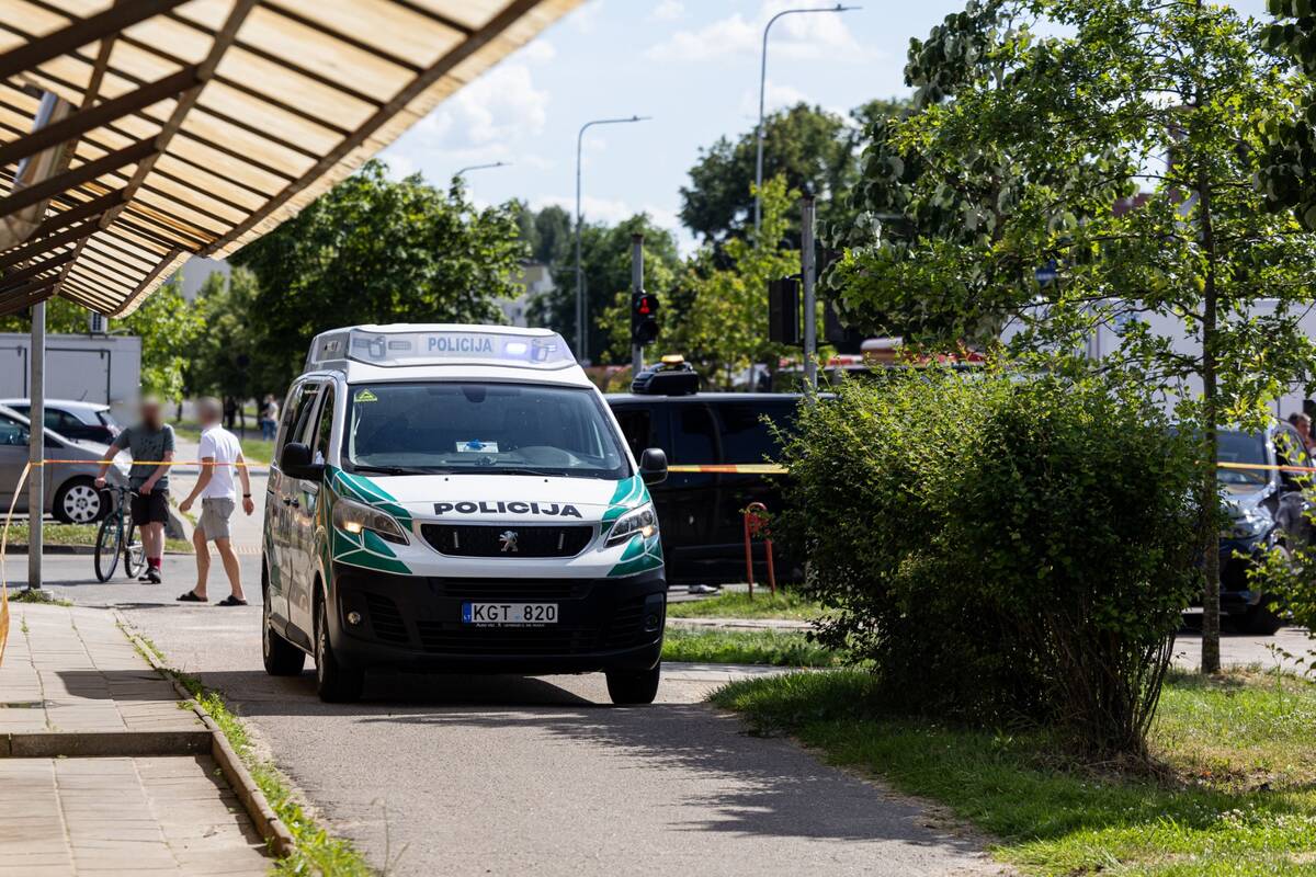 Tragiška avarija Vilniuje: žuvo su vilkiku susidūręs motociklininkas