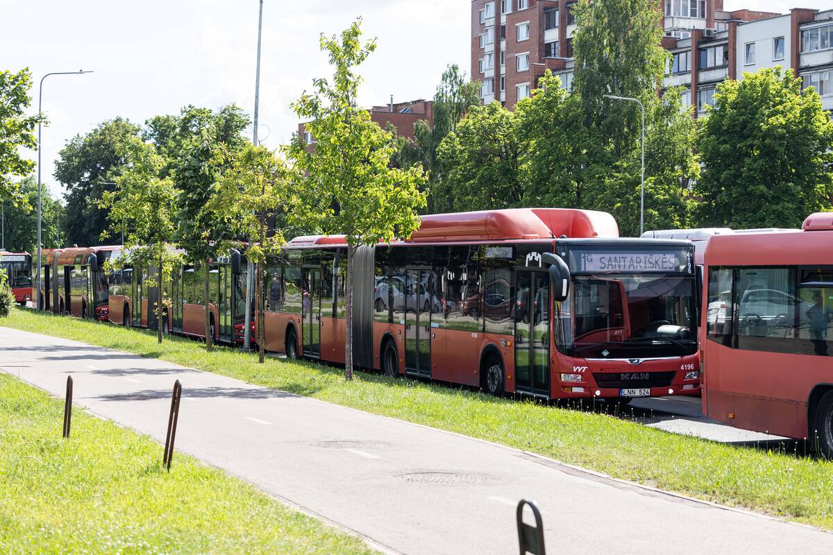 Tragiška avarija Vilniuje: žuvo su vilkiku susidūręs motociklininkas