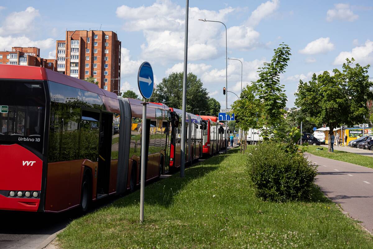 Tragiška avarija Vilniuje: žuvo su vilkiku susidūręs motociklininkas