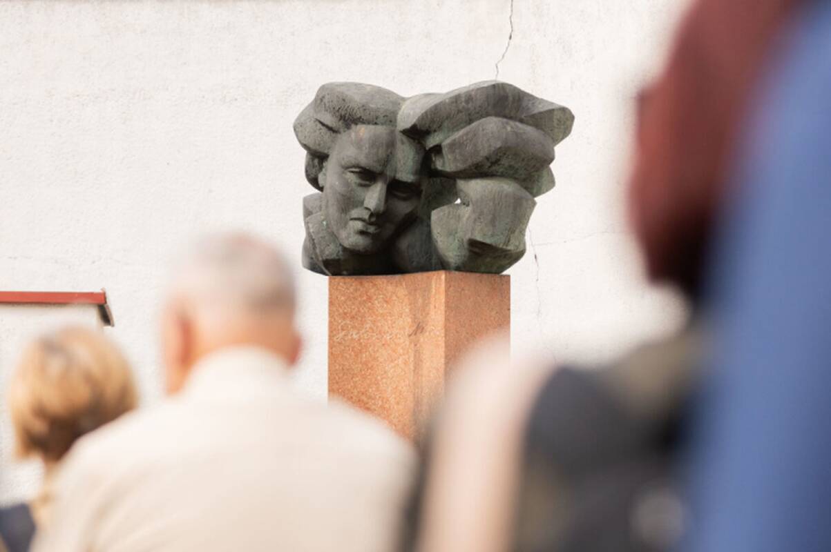 
<span>Genocido centras skundžia teismo sprendimą Vilniuje palikti paminklą Salomėjai Nėriai</span>
