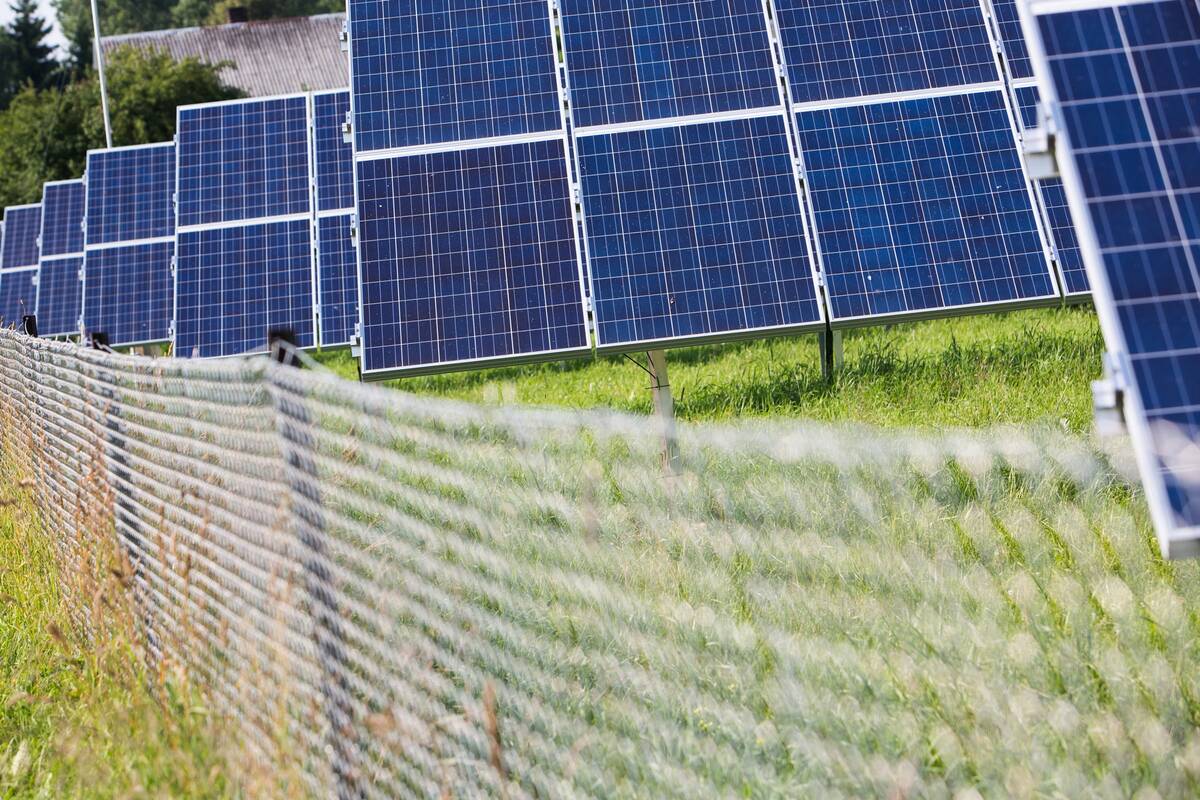 
<span>Lietuva skirs papildomus 4 mln. eurų saulės elektrinėms Ukrainoje</span>
