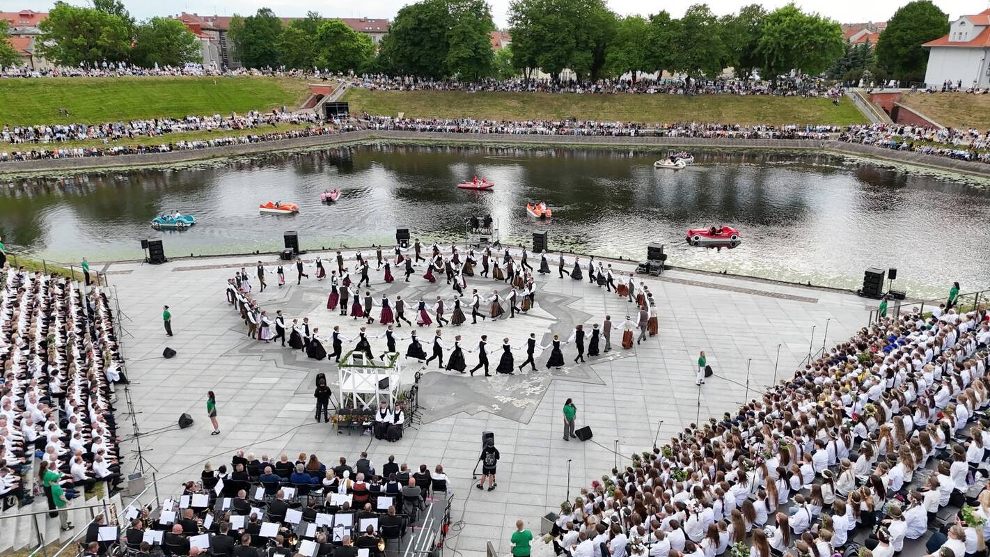 Vakarų Lietuvos dainų šventė Jono kalnelyje