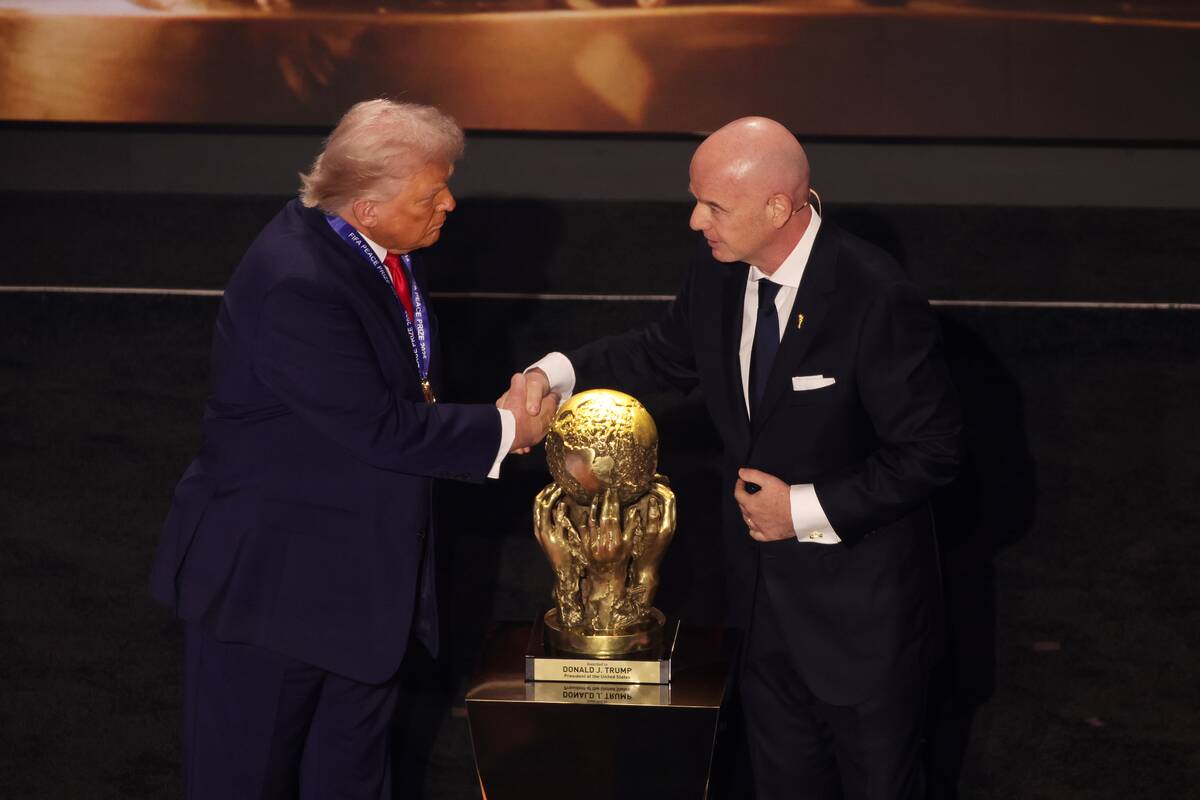 
<span>Norvegijos futbolo federacija dėl Trumpui skirto taikos apdovanojimo kreipėsi į FIFA</span>
