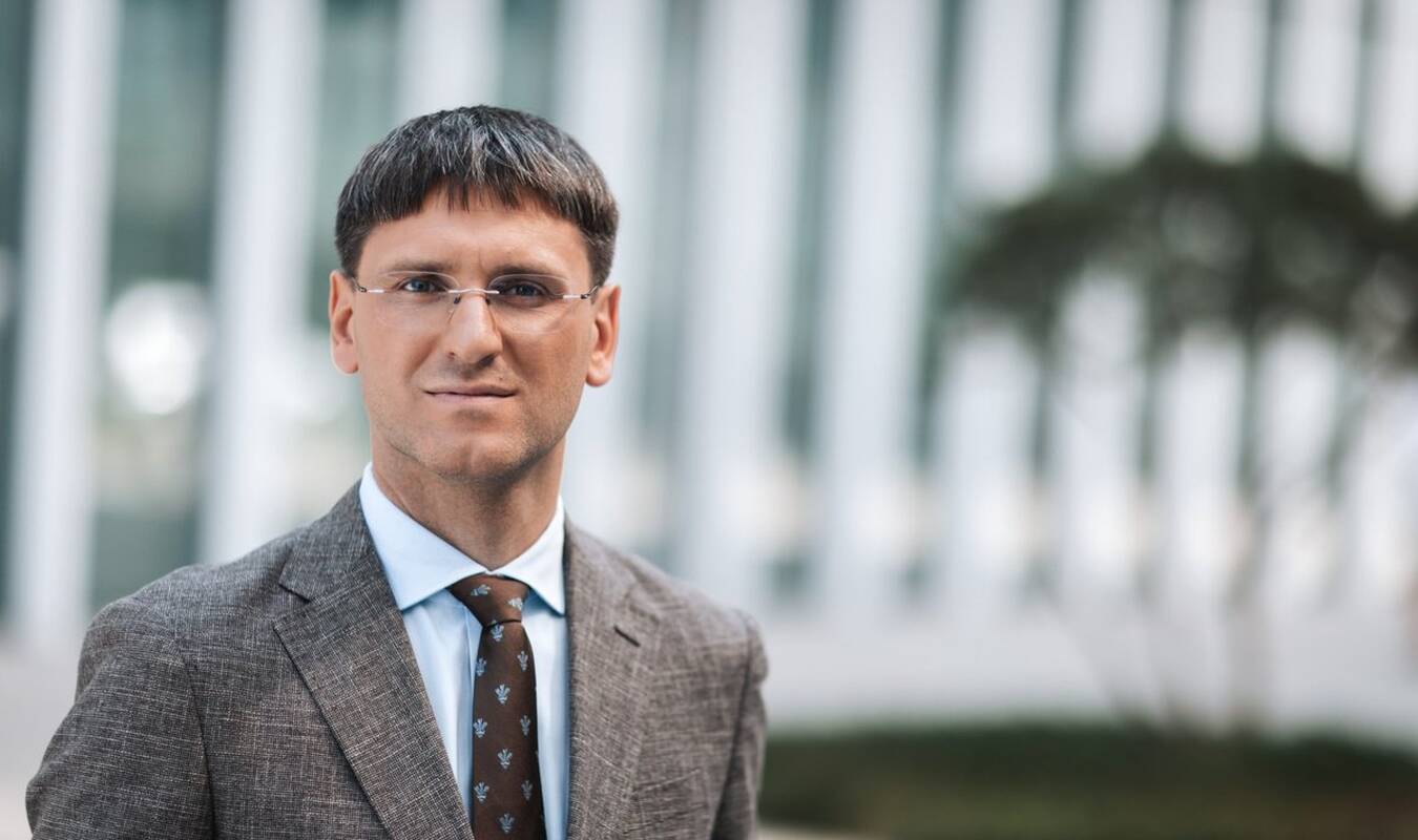 Stebina: LKATA vadovas Š. Frolenko pastebi, kad savivaldybės kratosi atsakomybės atskleisti, kodėl paslaugas perka iš savo įmonių.