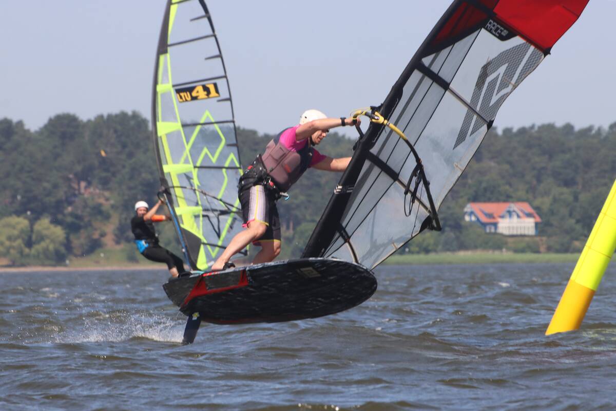 Nidoje – tradicinė 30-oji „Vėjas galvoje“ slalomo regata