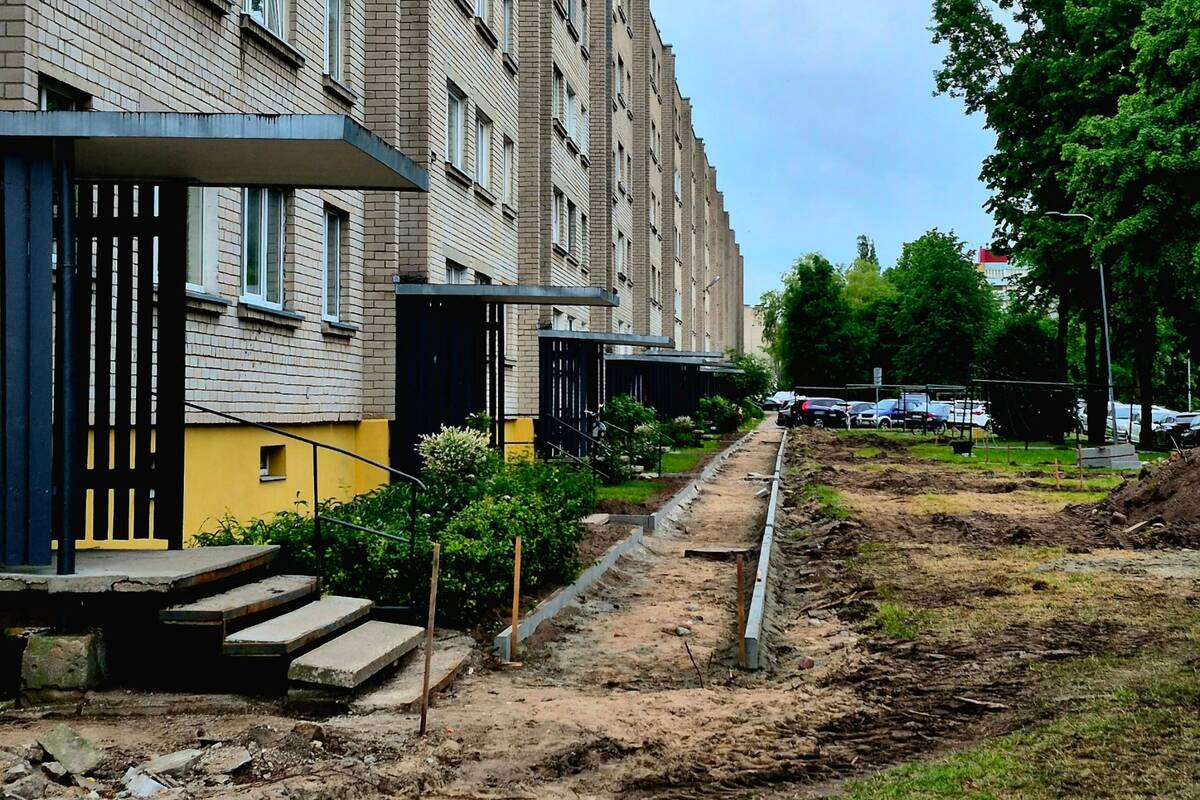 Nepatogumai: prie daugiabučio namo, turinčio du adresus – Šilutės pl. 34 ir Baltijos pr. 1 – jau vyksta remonto darbai.