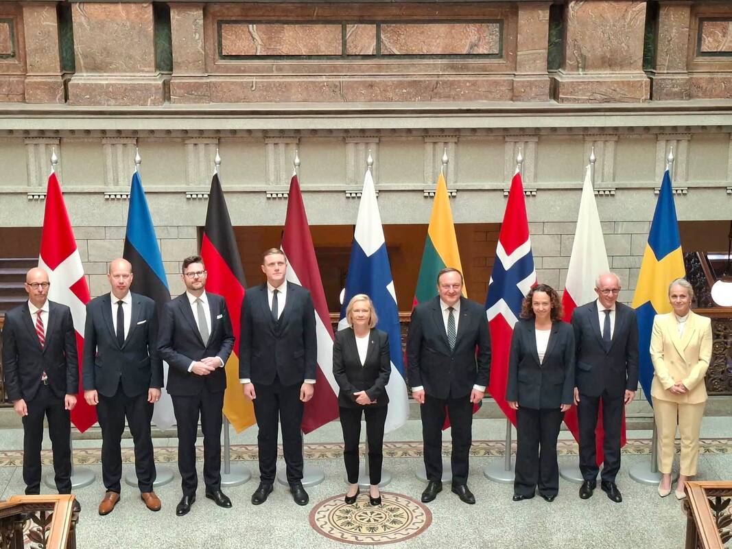 
<span>Ministras: Lietuva ir regiono šalys sutarė stiprinti atsparumą dronų ir balionų keliamoms grėsmėms</span>
