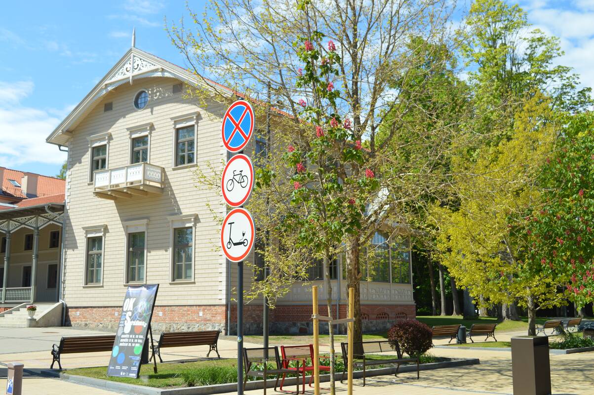 
<span>Palanga vasarai uždraudė dviračių ir elektrinių paspirtukų eismą Basanavičiaus gatvėje</span>
