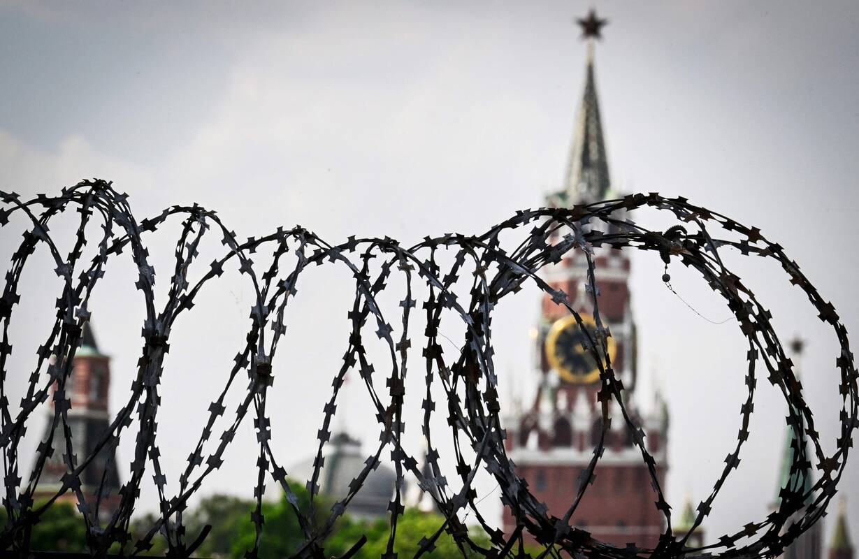 
<span>Rusija išsikvietė Lietuvos pasiuntinę dėl tariamo sovietų karių išniekinimo</span>
