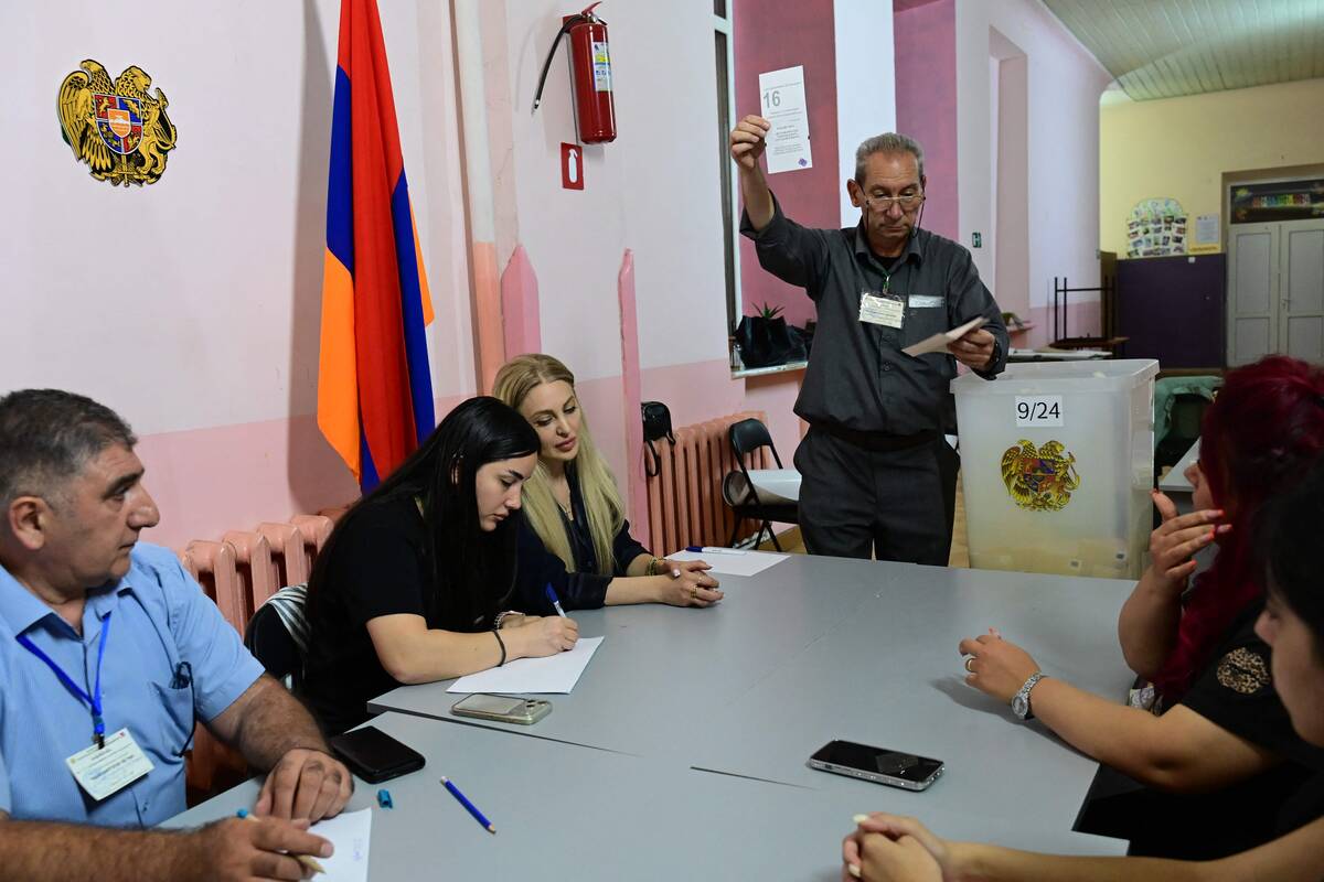 
<span>Daliniai rezultatai: Armėnijos parlamento rinkimuose pirmauja premjero partija</span>
