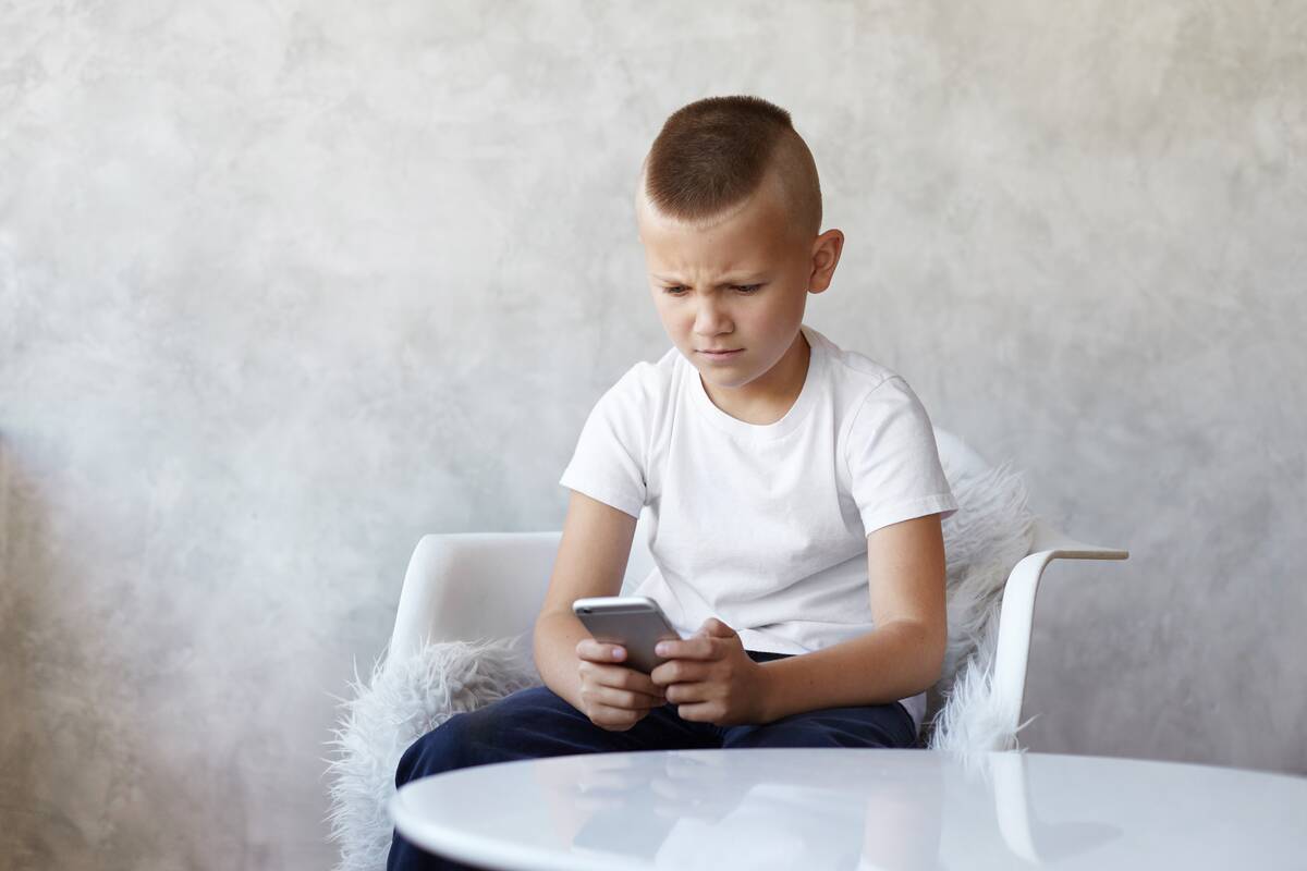 Budrumas: svarbu mokyti vaikus tikrinti informacijos šaltinius, atsargiai naudotis viešaisiais belaidžio interneto tinklais, kritiškai vertinti prašymus pateikti asmeninę informaciją.